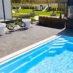 Loox Ostrovo- Boutique House-noclegi Nad Morzem *