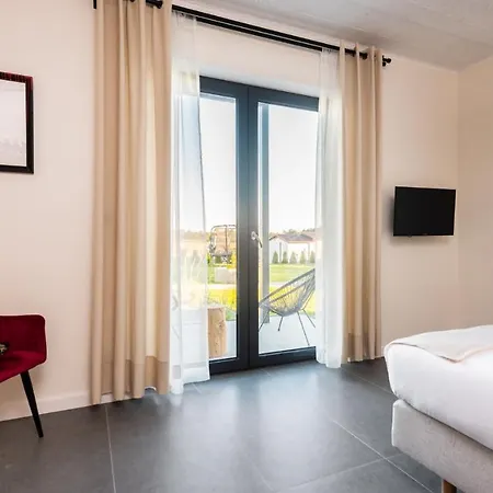 Appartamento Loox Ostrovo- Boutique House-noclegi Nad Morzem
